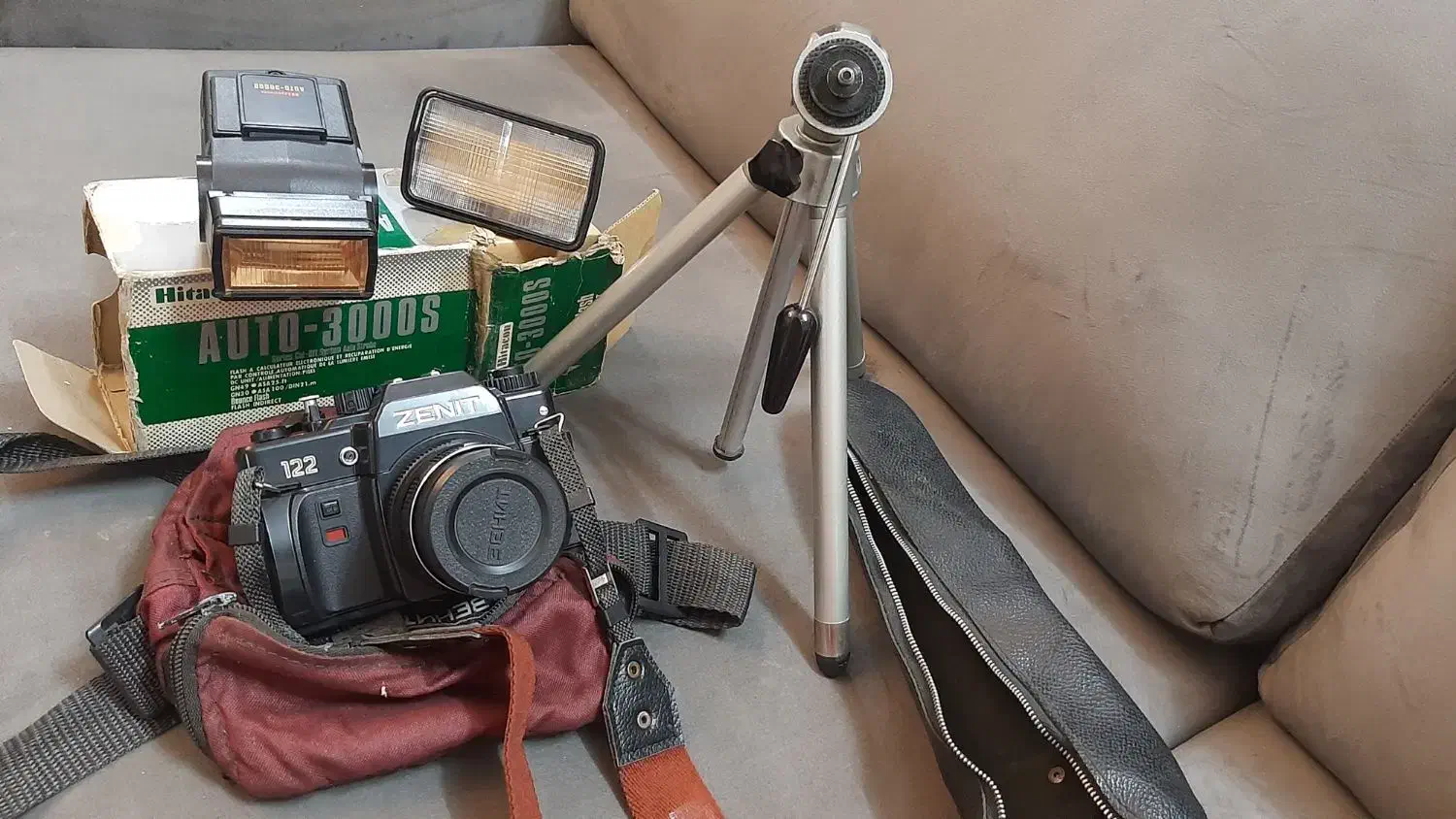 دوربین آنالوگ زنیت ۱۲۲ به همرا فلاش و سه پایه|دوربین عکاسی و فیلم‌برداری|مشهد, تربیت (صدف)|دیوار