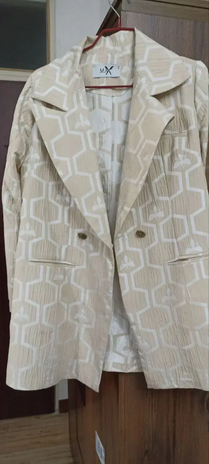 لباس مجلسی|لباس|رودهن, |دیوار