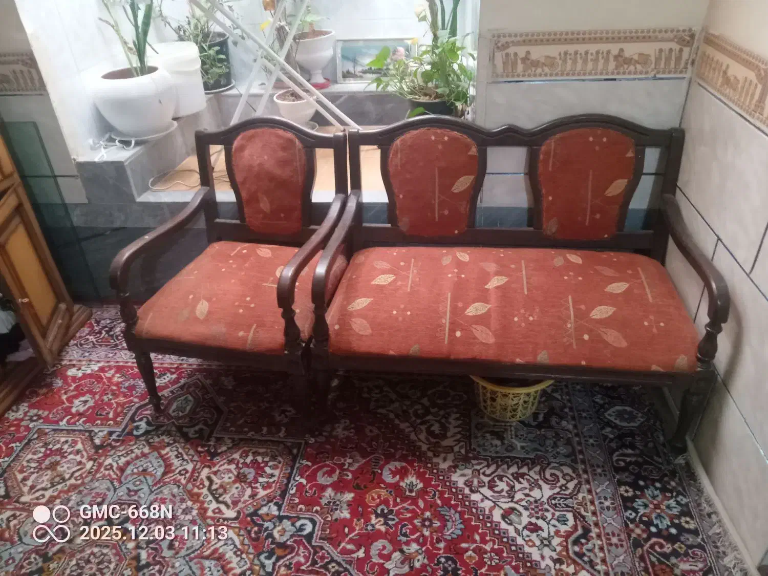 مبل ۷ نفره سالم با کمد قیمت مفت زدم پول لازمم|مبلمان خانگی و میز عسلی|شیراز, شهرک گلها|دیوار