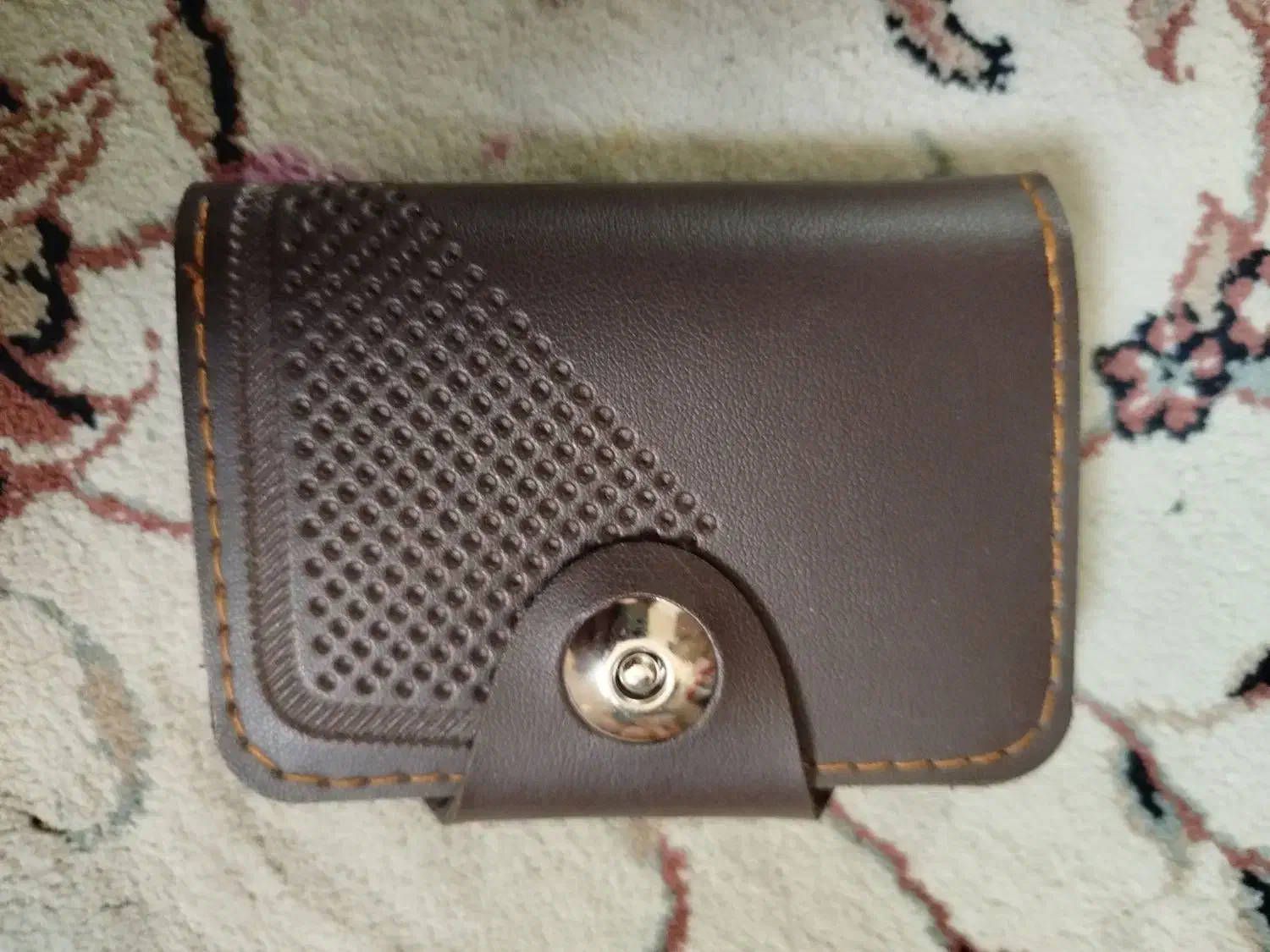 کیف پول|کیف، کفش، کمربند|رباط‌کریم, رباط‌کریم|دیوار