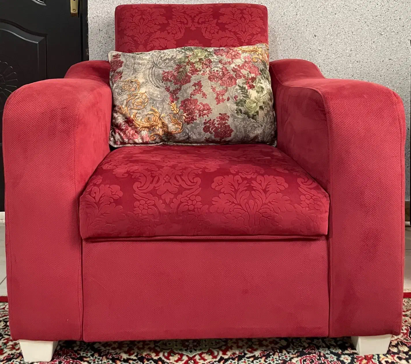 مبلمان۷نفره کم جا و شیک مناسب ویلا|مبلمان خانگی و میز عسلی|رشت, سیا اسطلخ|دیوار