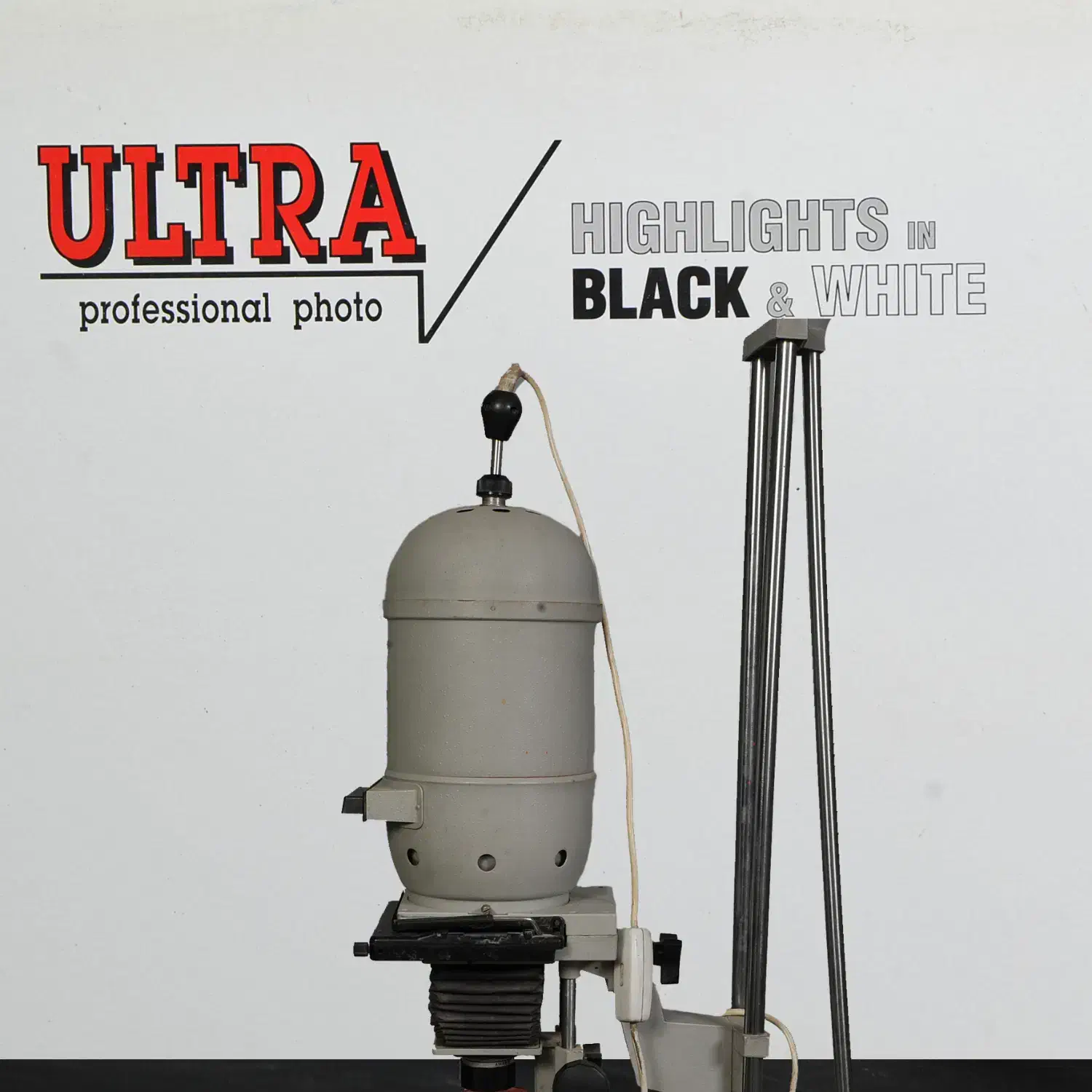 آگراندیسمان KROKUS-3 وکاغذسیاه وسفید|دوربین عکاسی و فیلم‌برداری|اصفهان, چرخاب|دیوار