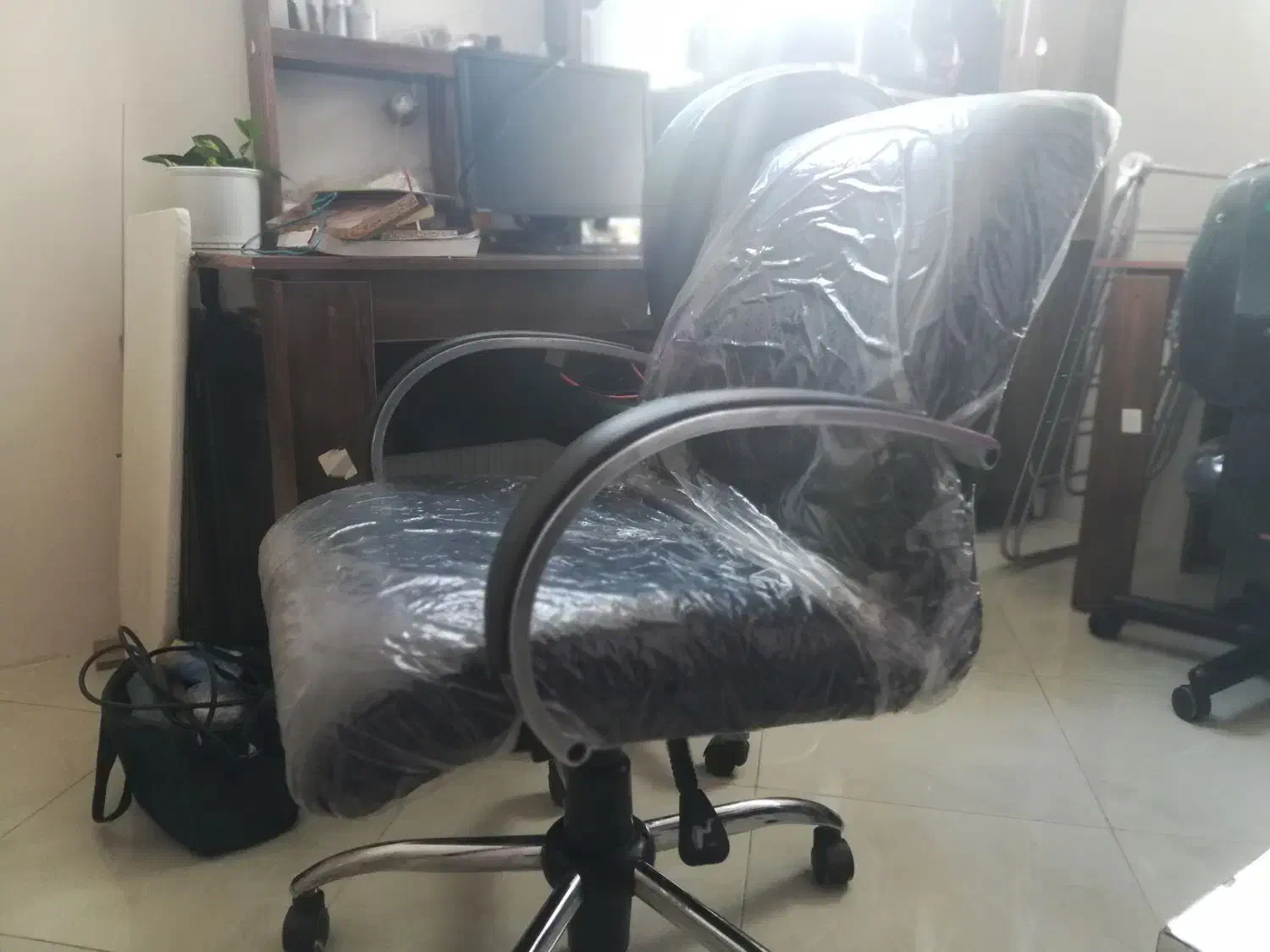 صندلی گردان خارجی|مبلمان اداری|گلبهار, شهر جدید گلبهار|دیوار