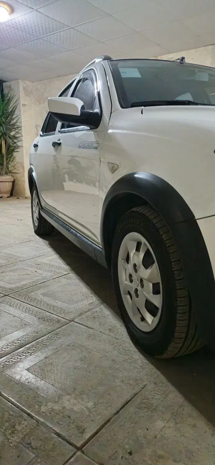 کوئیک ۹۸ سفید در حد ۱۴۰۲|خودرو سواری و وانت|رشت, پستک|دیوار