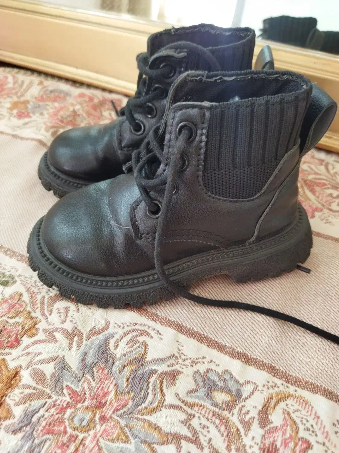 کتونی و بوت خارجی|کیف، کفش، کمربند|اندیشه, اندیشه فاز ۱|دیوار