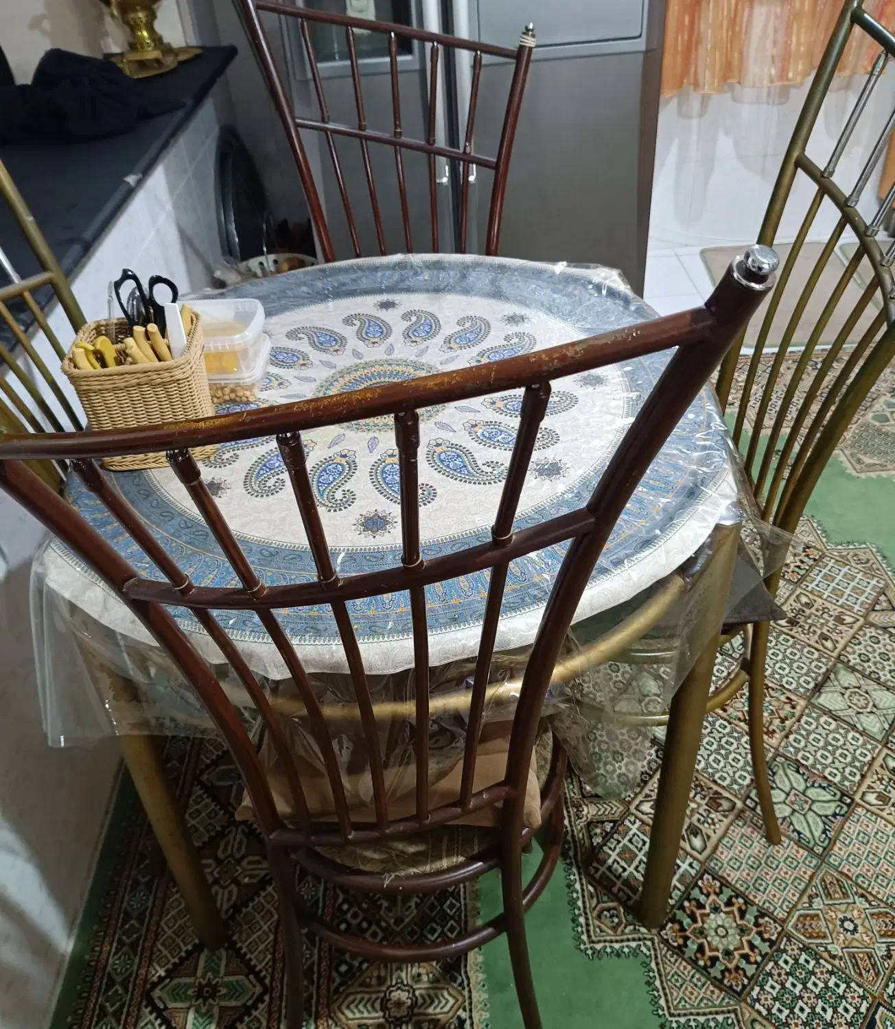 وسایل خانه مورد استفاده در خانه باغ یا سوئیت|میز و صندلی غذاخوری|گرگان, |دیوار