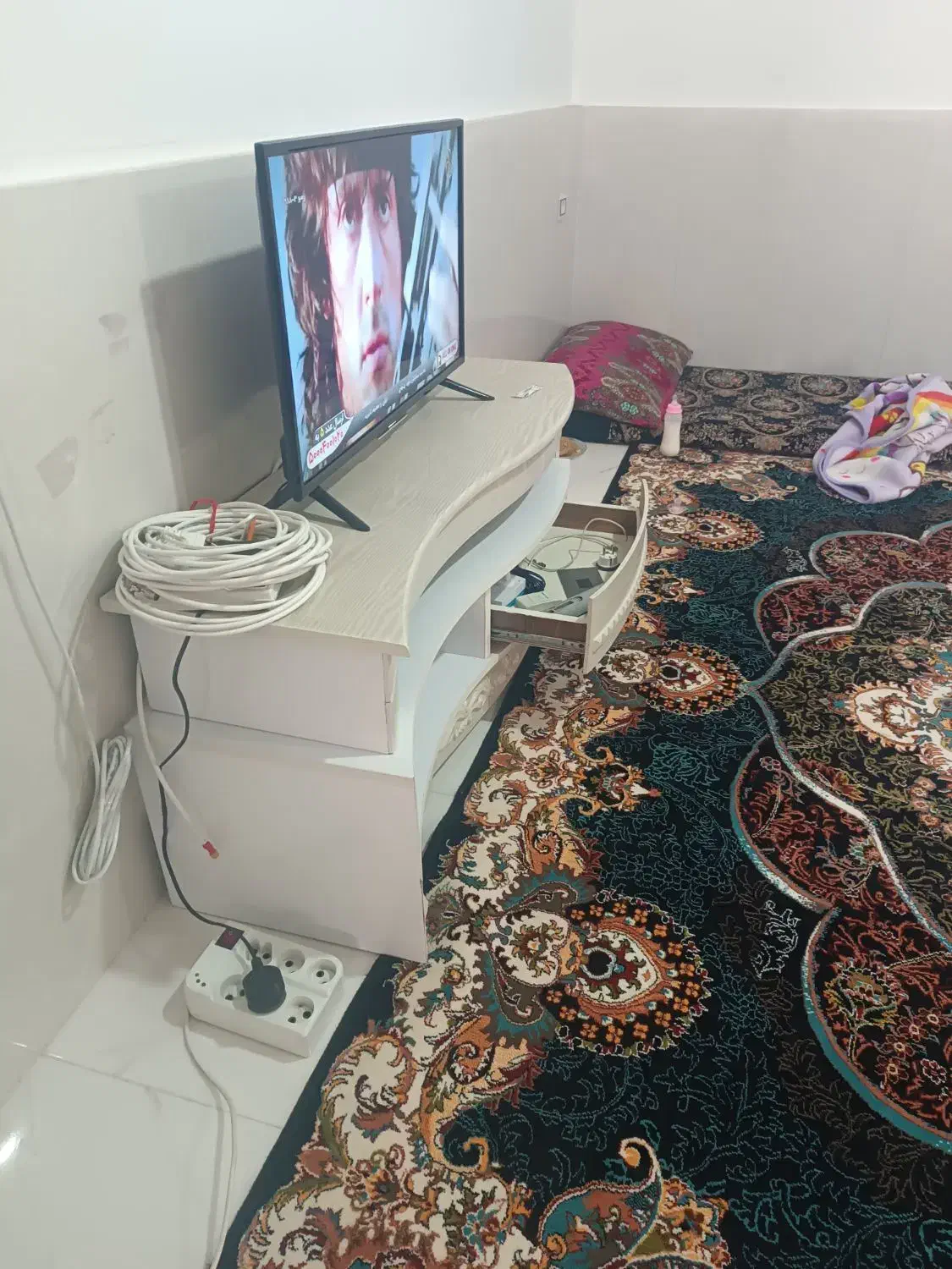 تلویزیون32 ومیز دوتیکه|تلویزیون و پروژکتور|ارومیه, |دیوار