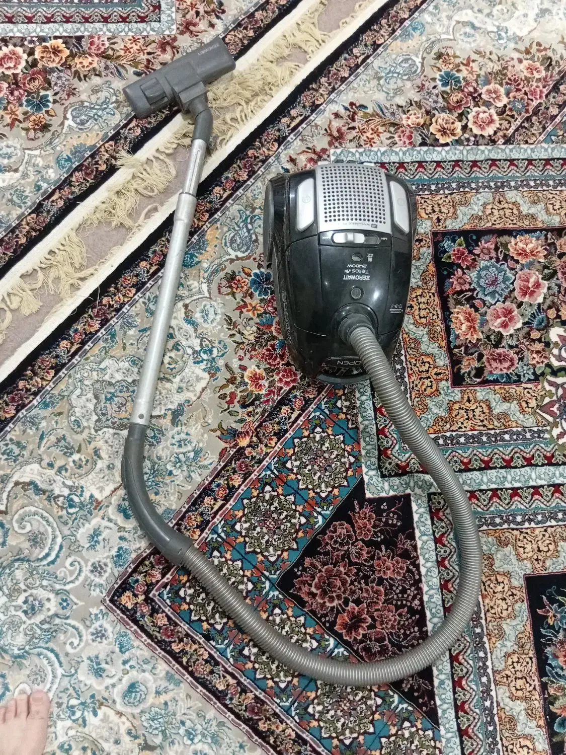 جارو برقی زرو وایت 2400wپر قدرت وسالم بدون تعمیری|جاروبرقی، جارو شارژی، بخارشو|قیدار, |دیوار