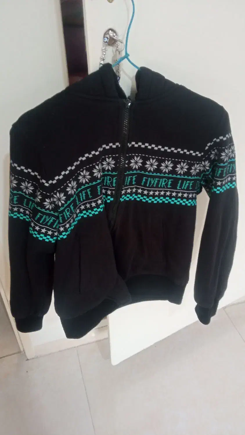 سویشرت و بافت گرم همه در حد نو و مارک دار|کفش و لباس بچه|اندیشه, اندیشه فاز ۴|دیوار