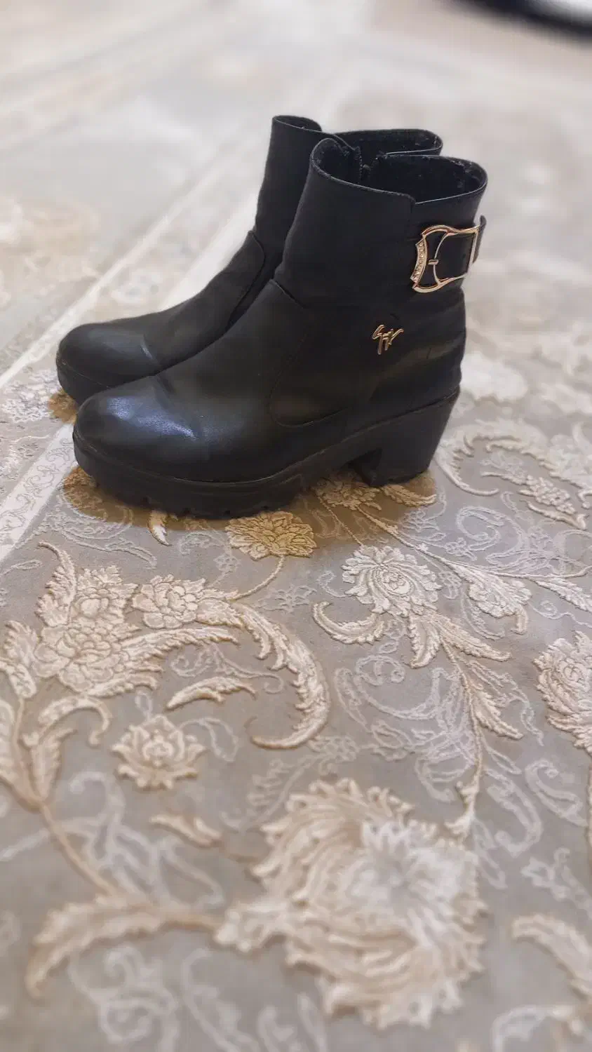 نیم پوت|کیف، کفش، کمربند|اشتهارد, |دیوار