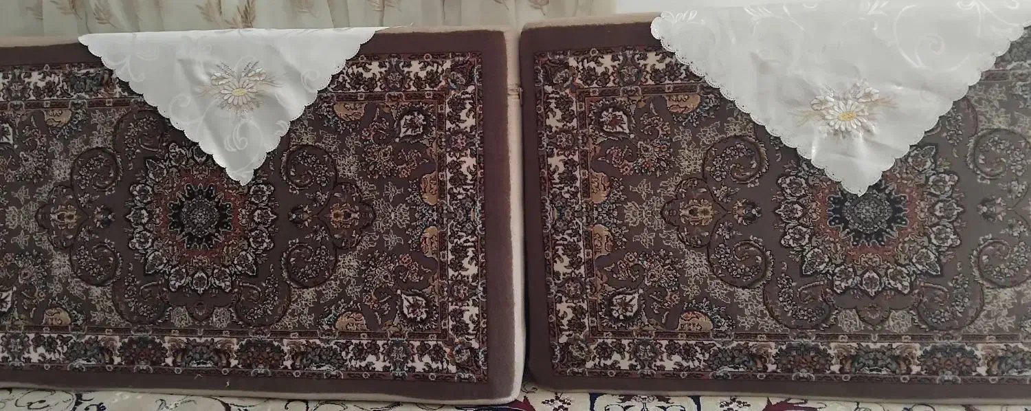 با سلام 6 عدد پشتی در حد نو با یه گلیم فرش میرسد|فرش|قروه, |دیوار