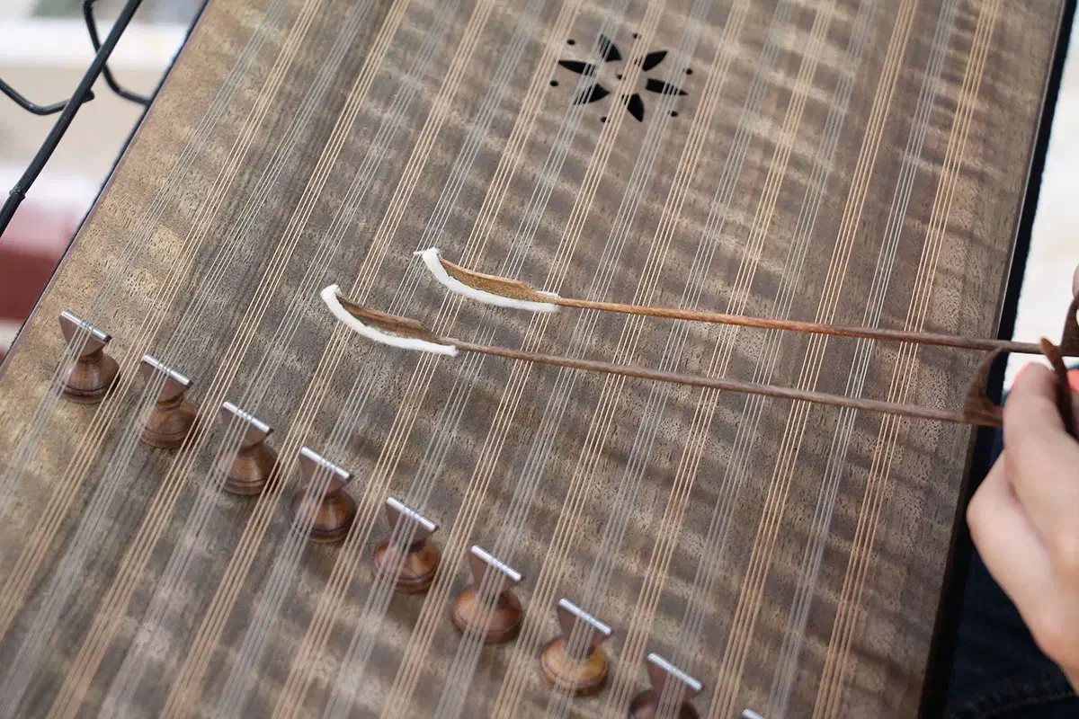 سنتور الماس غلامی|سازهای سنتی|شیراز, ارم|دیوار