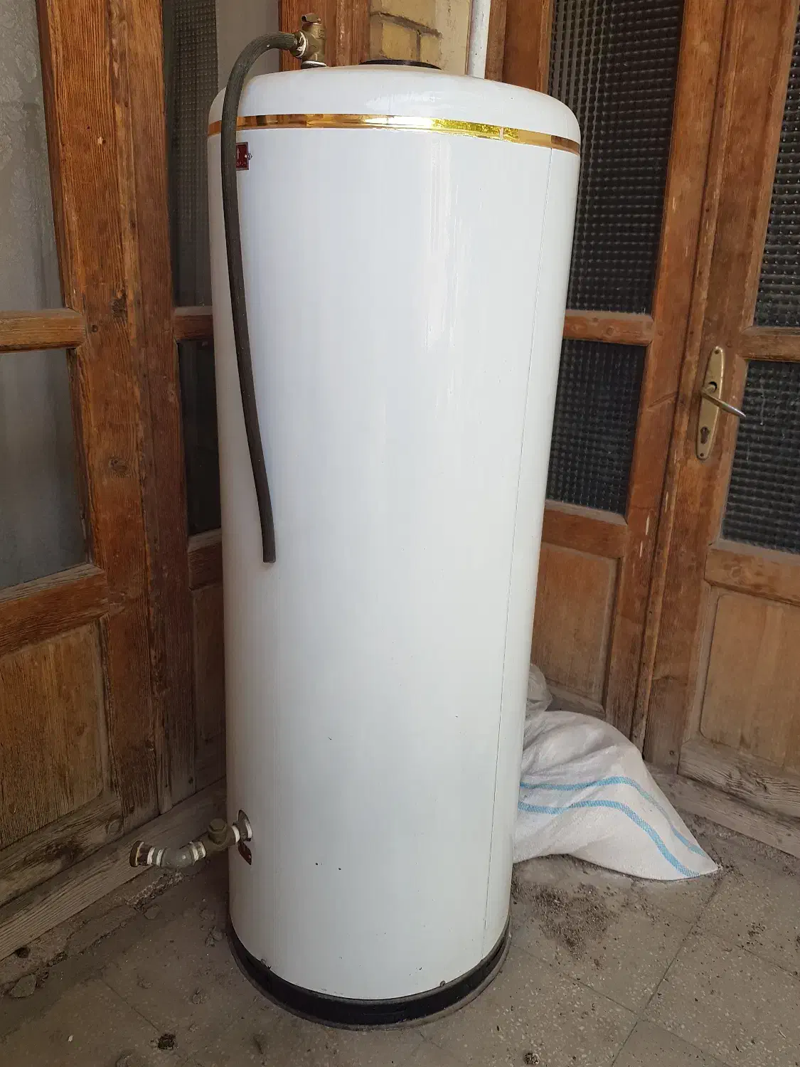 آبگرمکن مخزنی بلاد|آبگرمکن، پکیج، شوفاژ|بروجن, |دیوار