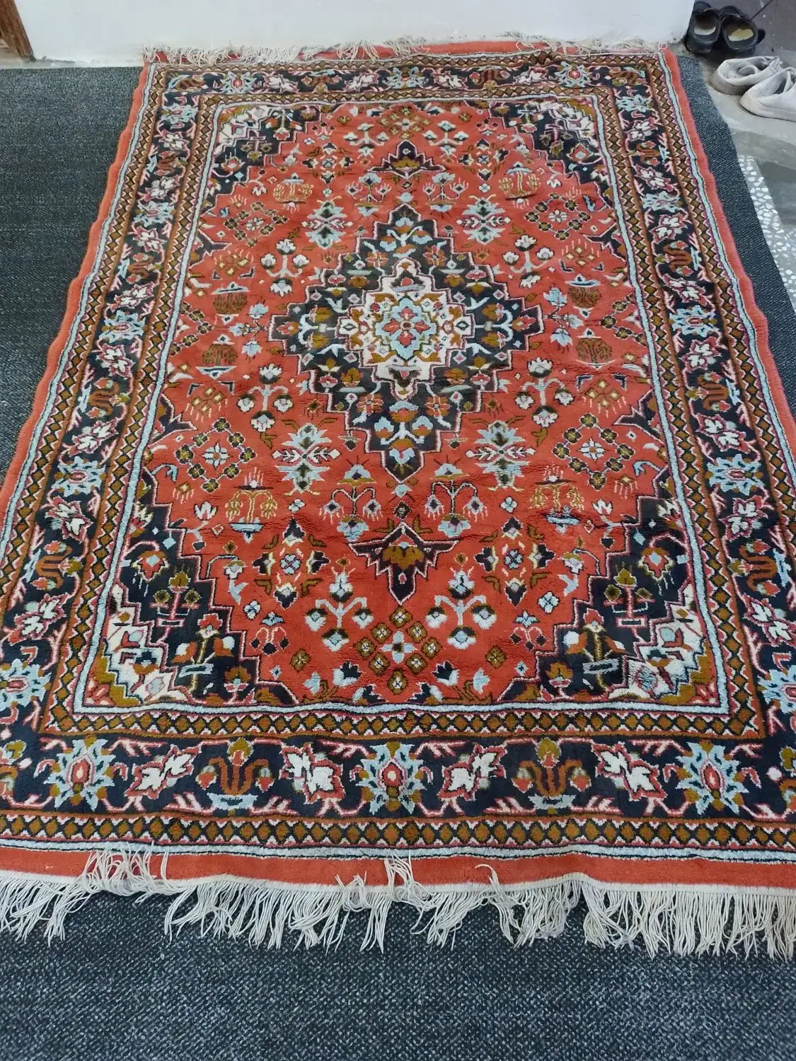 فرش ۱۲ متری در حد نو دستبافت تمیز خریدار بیاد|فرش|رشت, یخسازی|دیوار