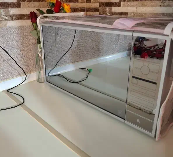 مایکرو LGبزرگ...رنگ نقره‌ای|اجاق گاز و لوازم برقی پخت‌وپز|شهرکرد, |دیوار