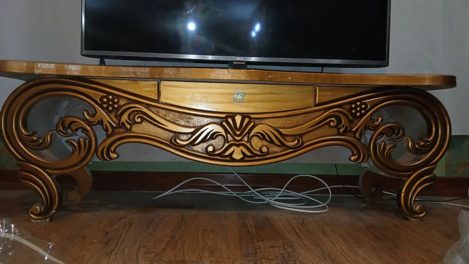 گنجه ومیز|بوفه، ویترین، کنسول|مشهد, نوغان|دیوار