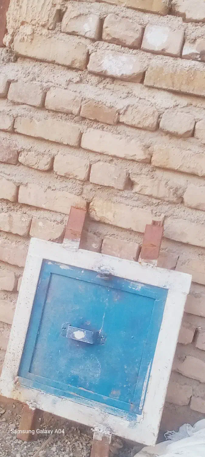 در اغول|پرنده|بمپور, |دیوار