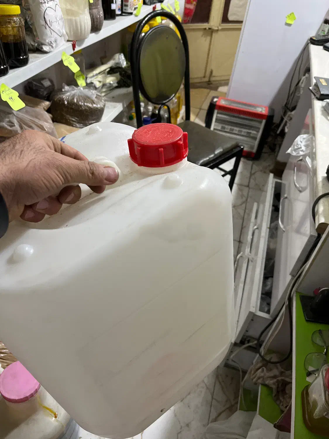 بیست لیتری پلاستیکی در حد نو|ظروف نگهدارنده، پلاستیکی، یک‌بارمصرف|شهرکرد, |دیوار