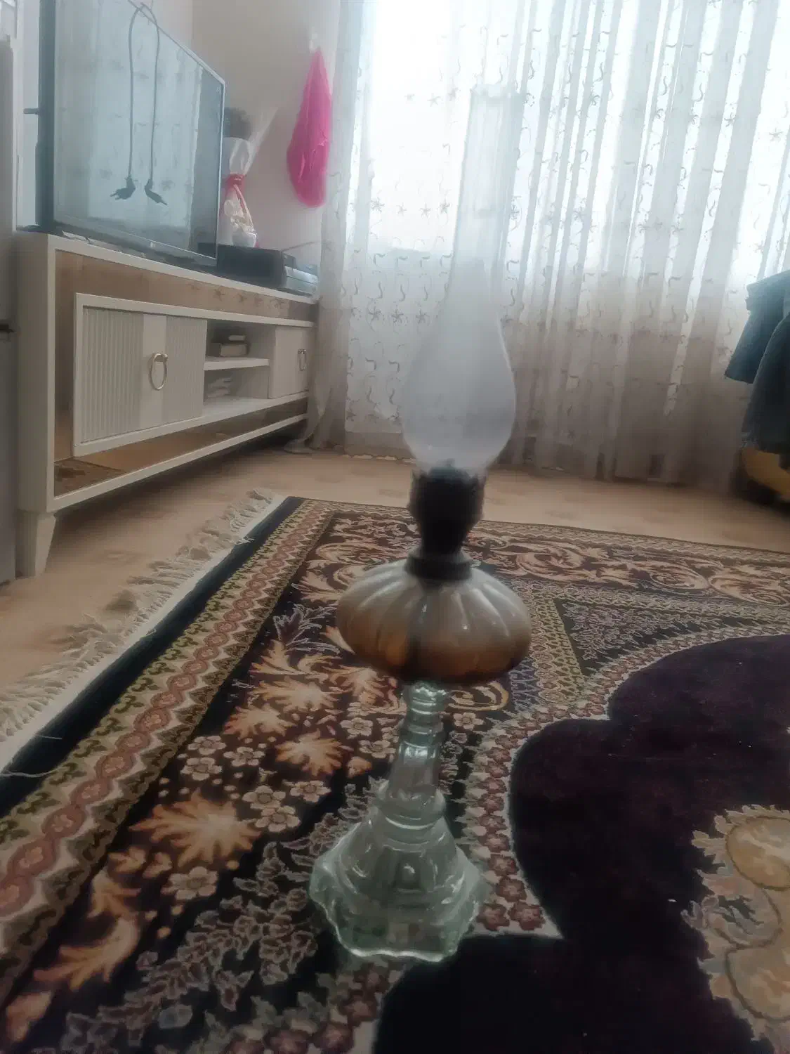 چراغ گردسوز شیشه ای|کلکسیون اشیاء عتیقه|نیشابور, سید جمال الدین|دیوار