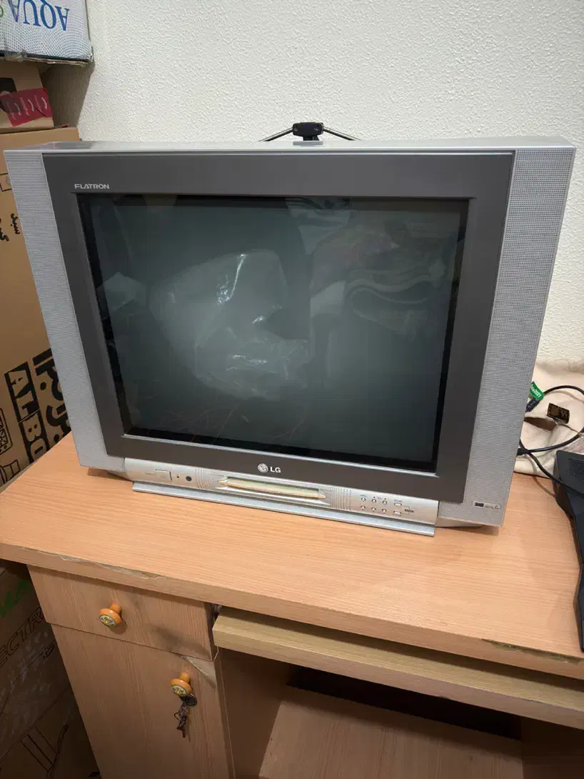 تلویزیون|تلویزیون و پروژکتور|شاهینشهر, شهرک هشت بهشت|دیوار