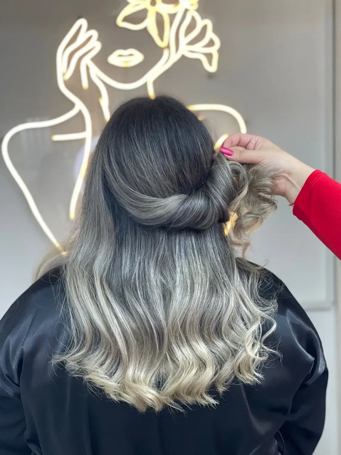 رنگ و لایت حرفه ای|خدمات آرایشگری و زیبایی|رشت, گلسار|دیوار