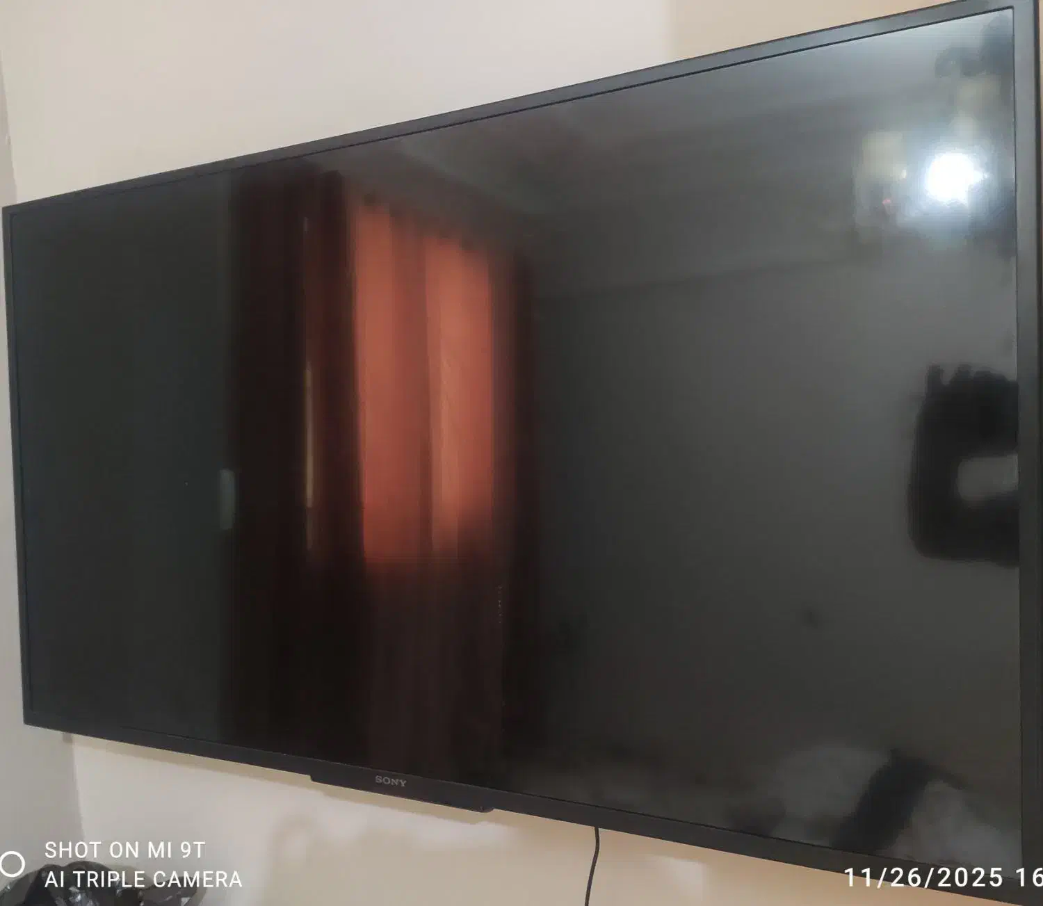 تلویزیون سونی و میز تلویزیون|تلویزیون و پروژکتور|قشم, |دیوار