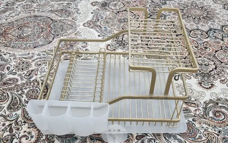 آبچکان رومیزی|آب‌چکان و نظم‌دهنده ظروف|لاهیجان, لیالستان|دیوار