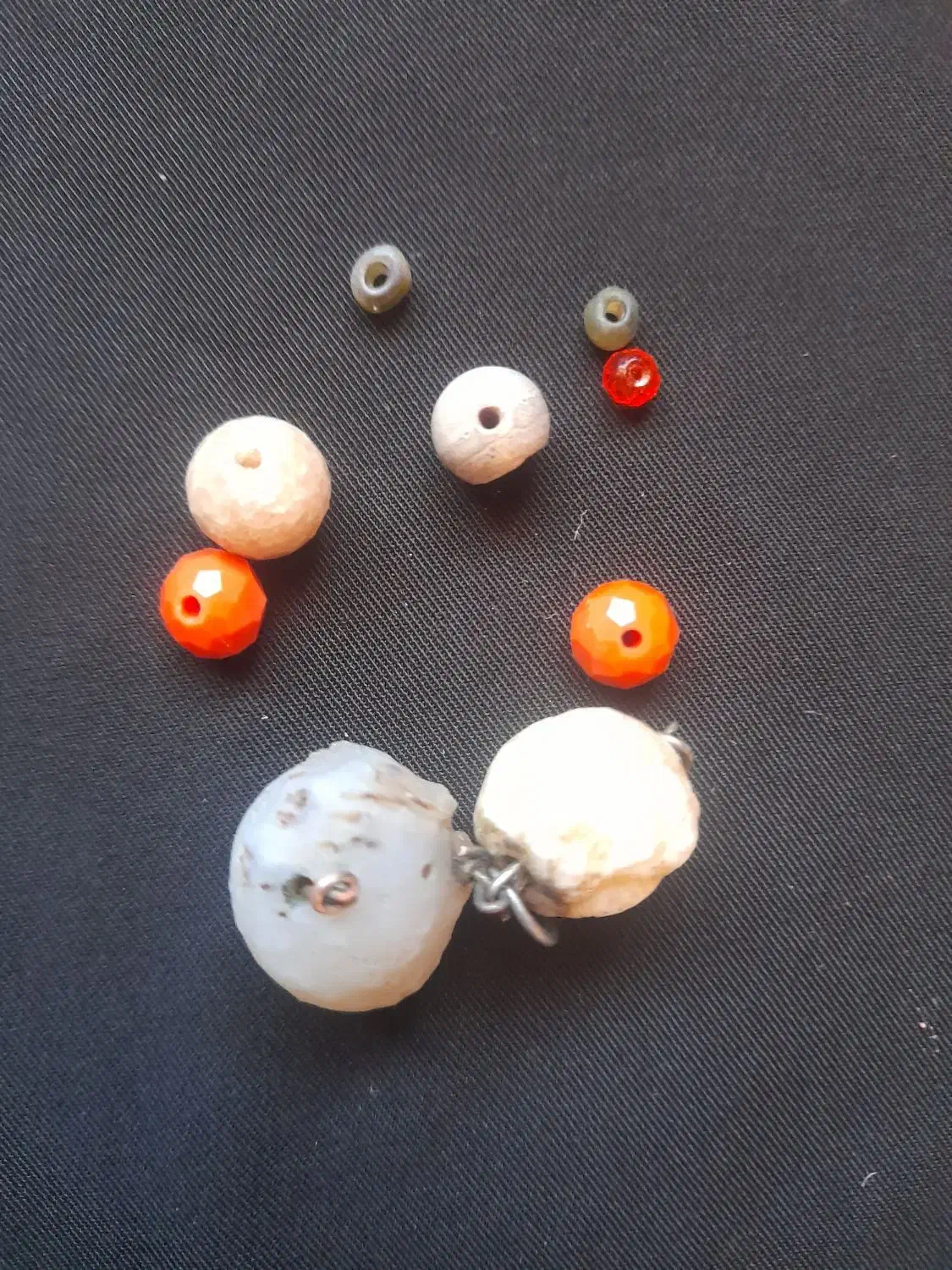 مقداری سکه قدیمی شاهی وسنگ ممهره کهنه به فروشی|کلکسیون سکه، تمبر، اسکناس|عطاملک, |دیوار