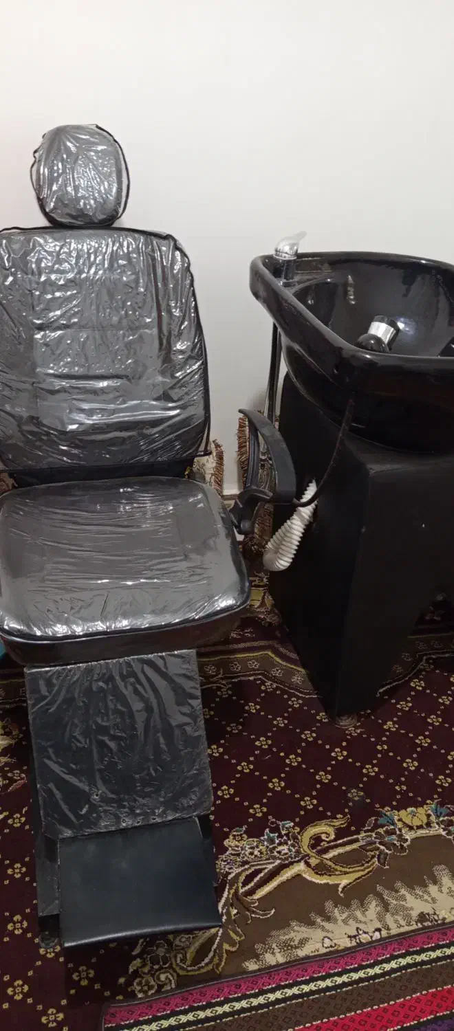 سرشور به همراه صندلی اصلاح آرایشگری|آرایشگاه و سالن‌های زیبایی|بندرعباس, |دیوار