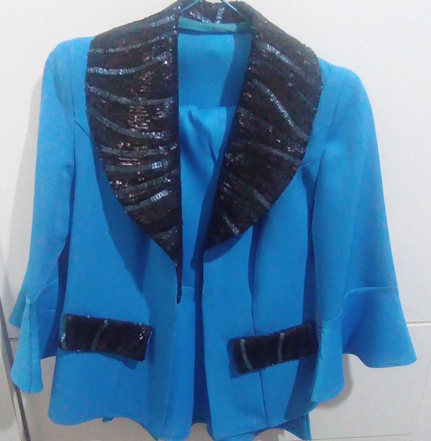 کت مجلسی|لباس|نیشابور, دارایی|دیوار