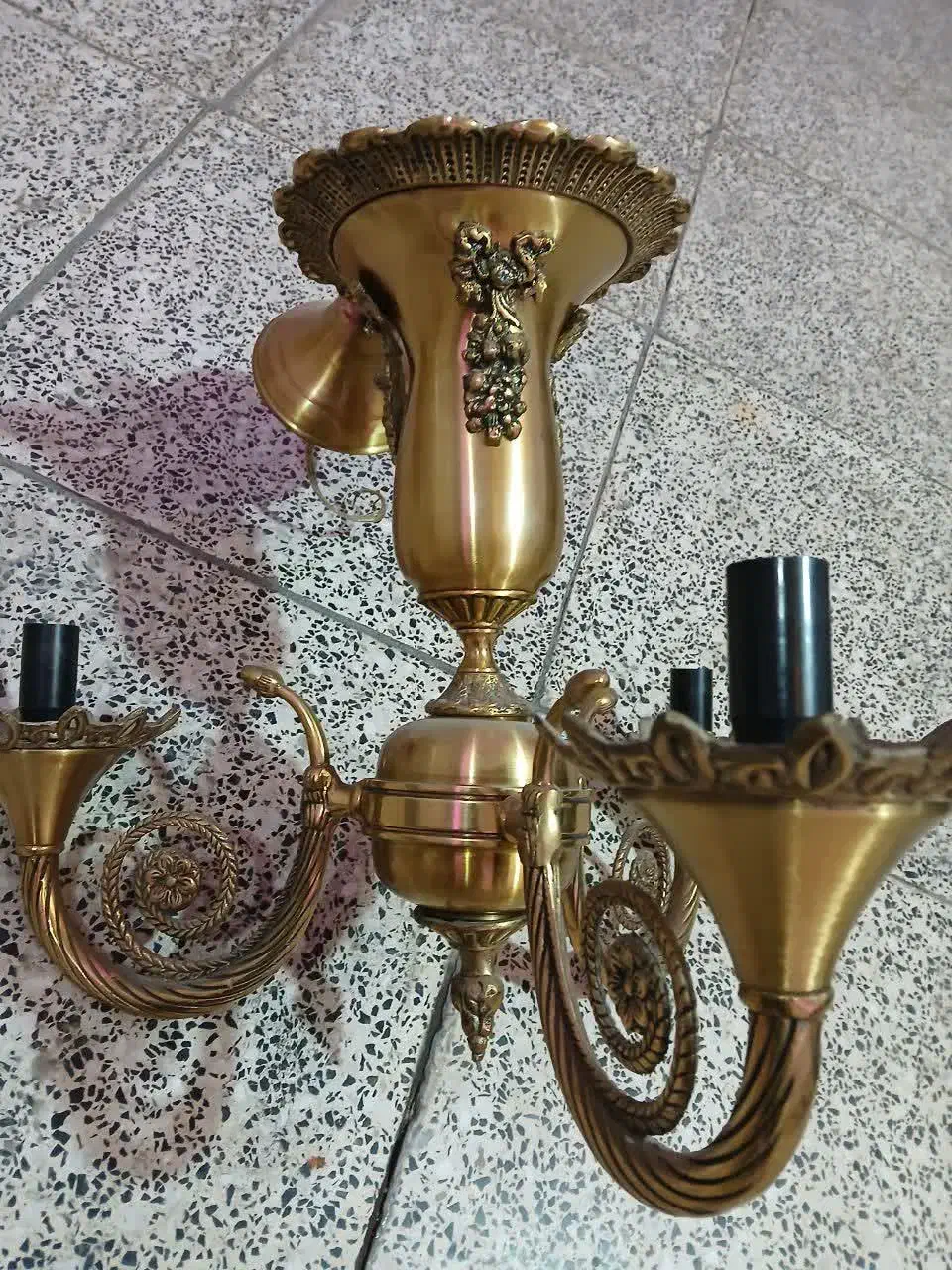 لوستر۳شاخه|لوستر و چراغ آویز|رباط‌کریم, شهرک والفجر|دیوار