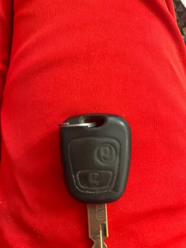 سوییچ پژو گم کردم|اشیا|ساوه, |دیوار