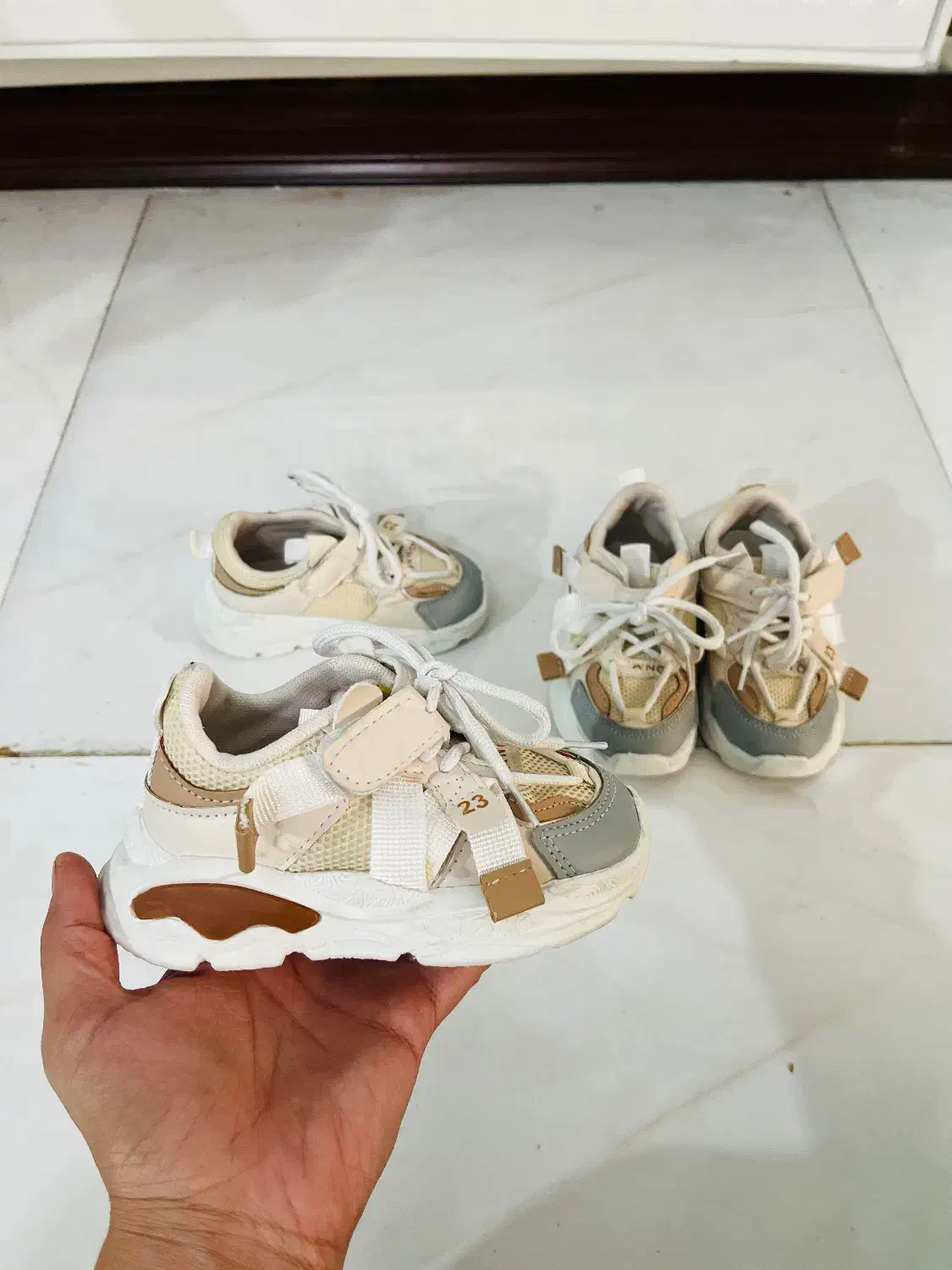 تعدادی کتونی بچگانه|کفش و لباس بچه|باقرشهر, |دیوار