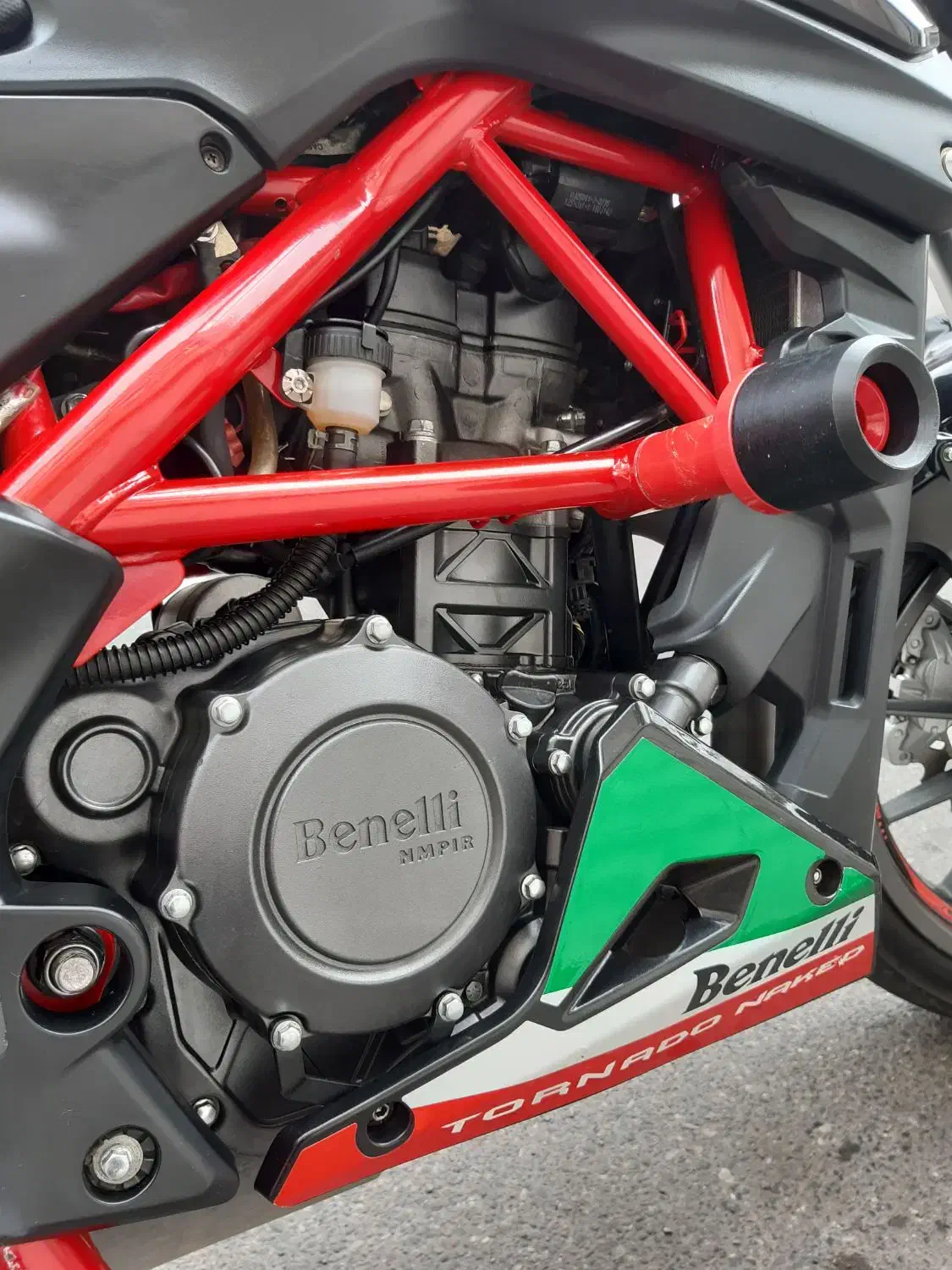 بنلی ۲۵۰ آخر ۹۸ کم کارکرد واقعی بدون مشابه و تعویض|موتورسیکلت|رشت, حسین آباد|دیوار