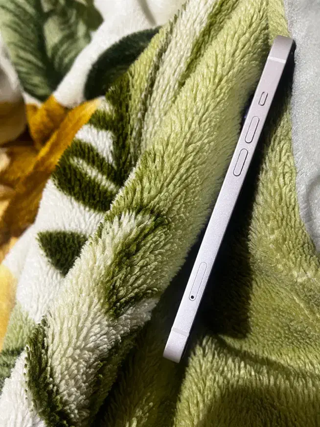 ایفون ۱۳نرمال 2عدد رنگ سفید و مشکی تیره|موبایل|کازرون, |دیوار