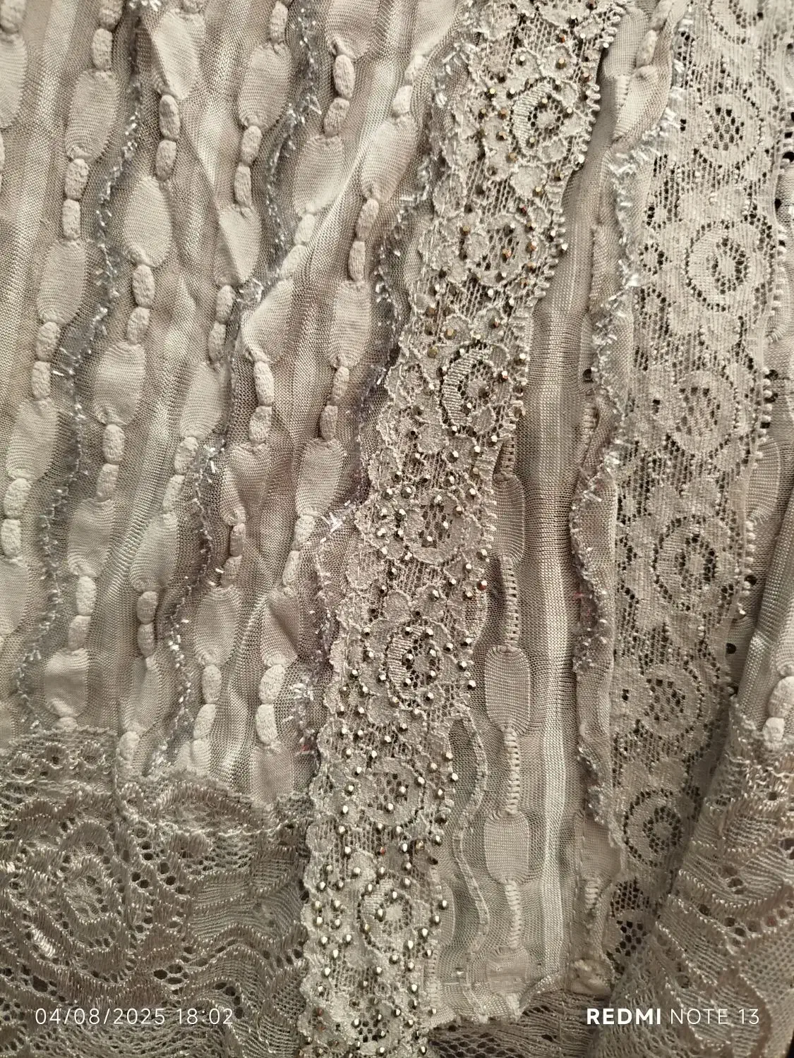 لباس های زنانه و بچه گانه|لباس|بروجن, |دیوار