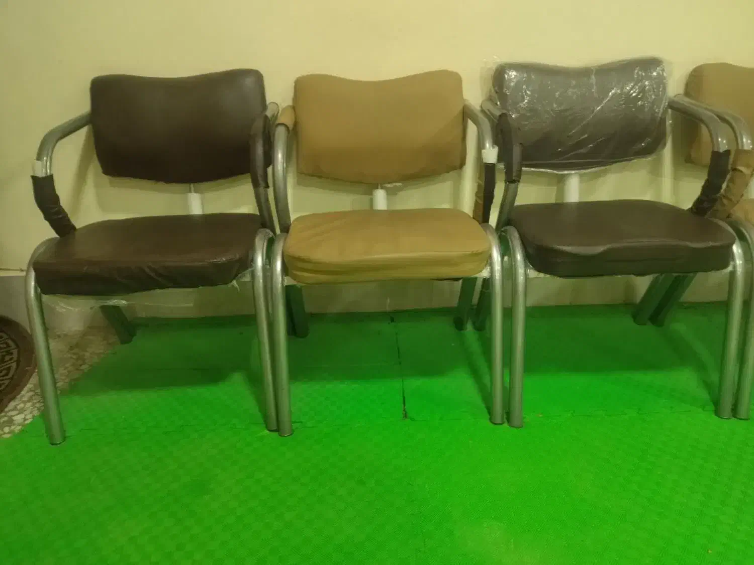 صندلی چرمی پایه فلزی|مبلمان اداری|شهرضا, |دیوار