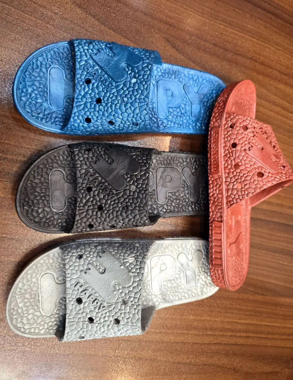 تولید کلیه دمپایی و فروش بصورت کلی وجزیی|عمده‌فروشی|مشهد, انقلاب|دیوار