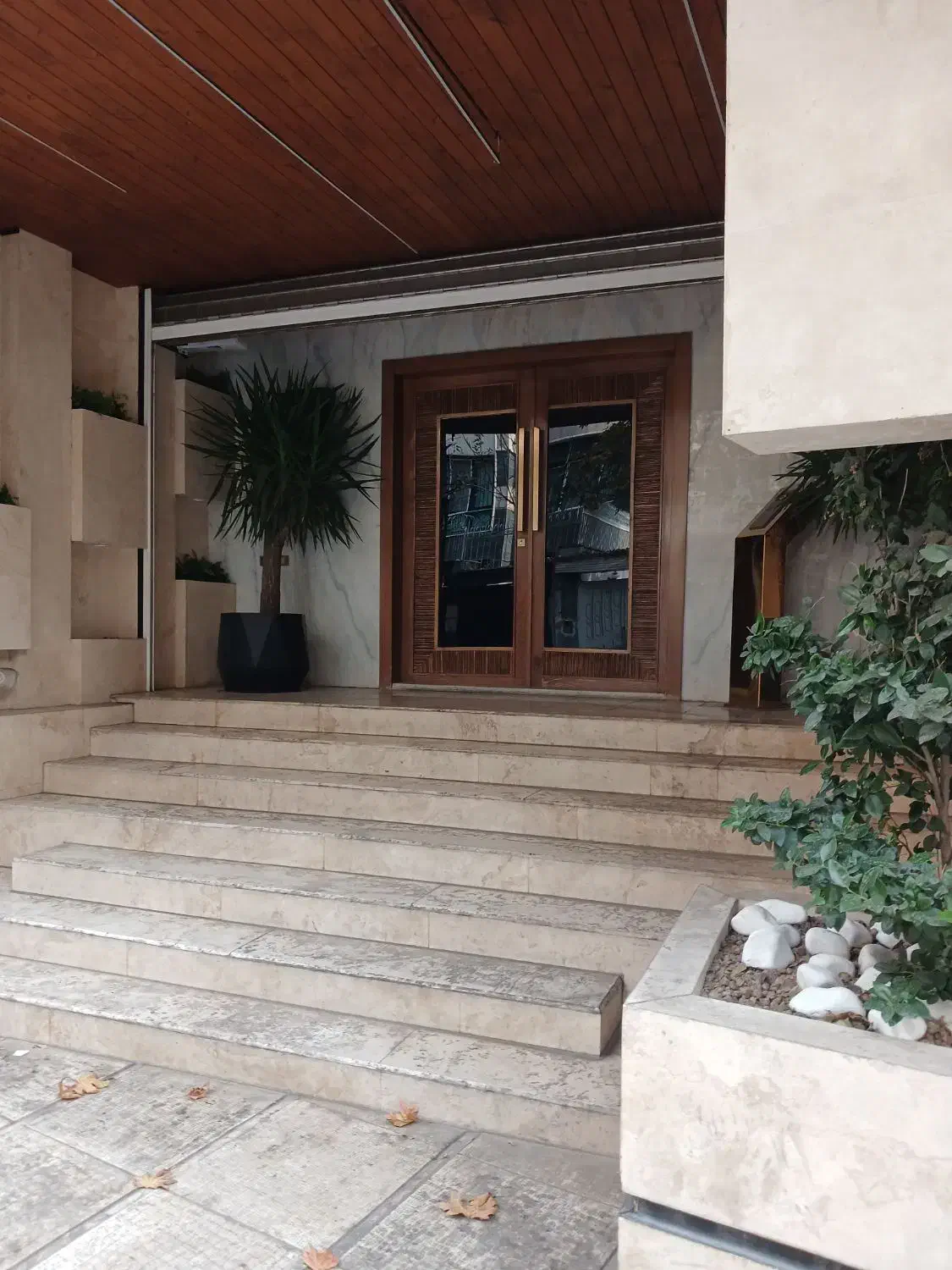 زعفرانیه ۲۴۰متر ۳خواب