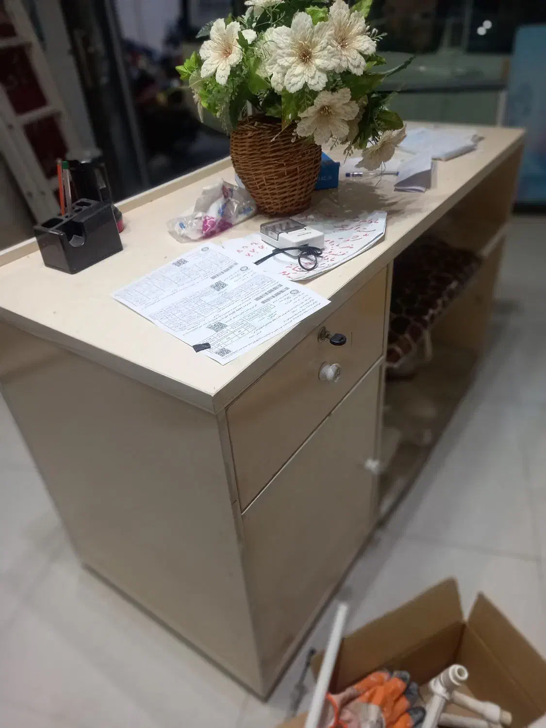 میز و ویترین درجه ۱|مبلمان خانگی و میز عسلی|محلات, |دیوار