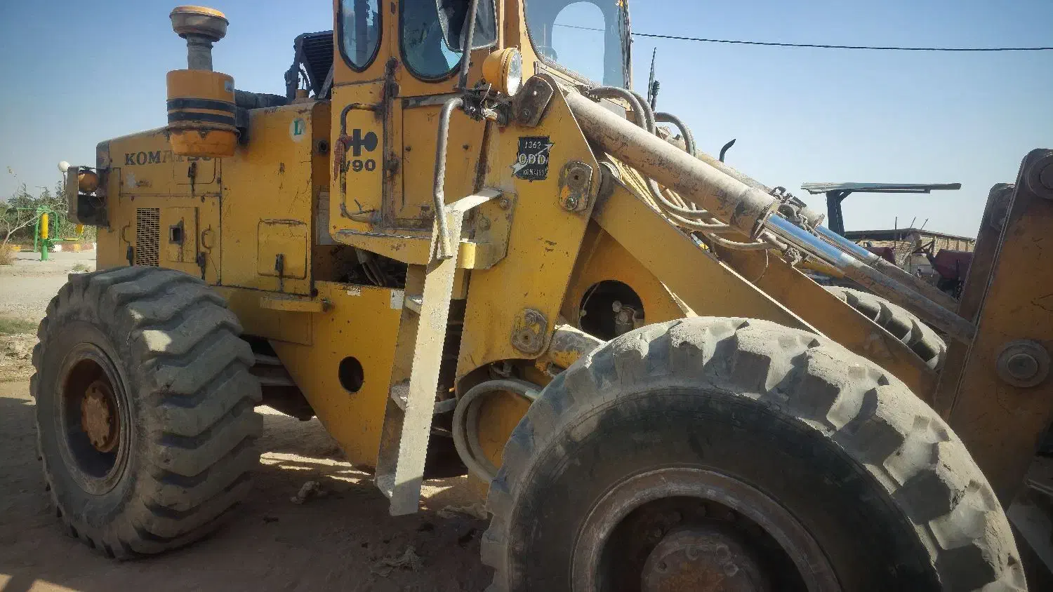 لودر کوماتسو۹۰ سریال۶۲۰۰۰|خودرو سنگین|سمنان, |دیوار