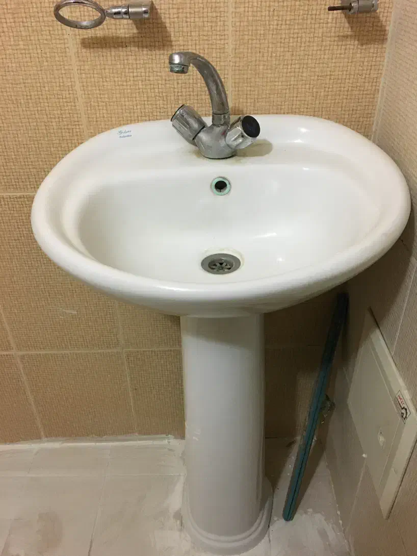 روشویی به همراه آینه|لوازم سرویس بهداشتی|نظرآباد, شهرک فرهنگیان|دیوار