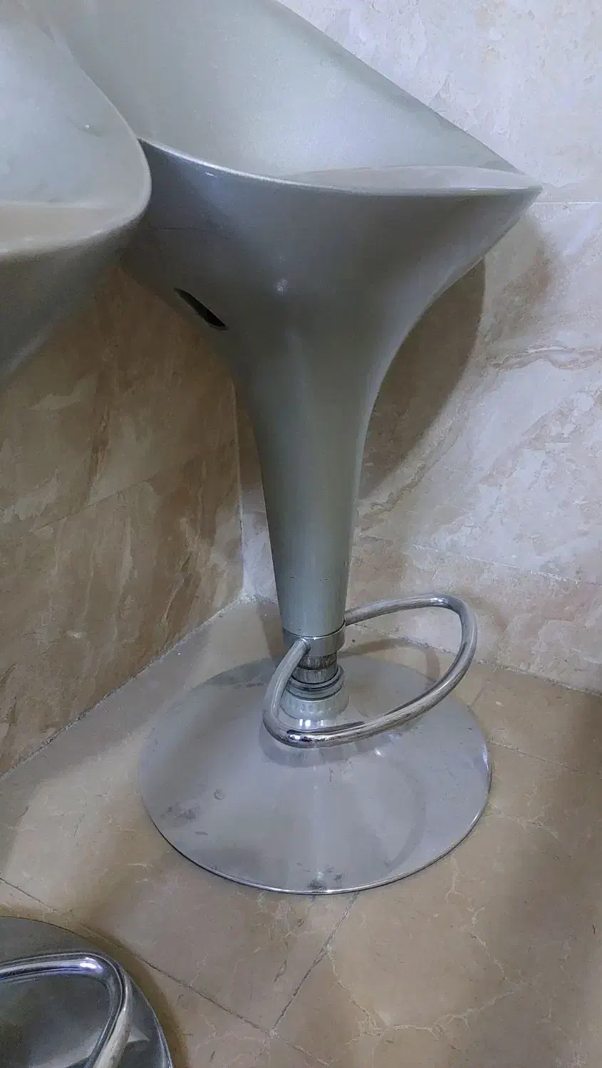 صنلی جکدار|صندلی و نیمکت|چهارباغ, |دیوار