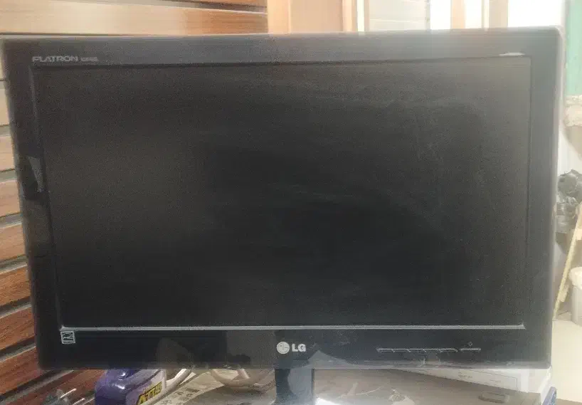 مانیتور 20 اینچ ال جی|قطعات و لوازم جانبی رایانه|خمینیشهر, |دیوار