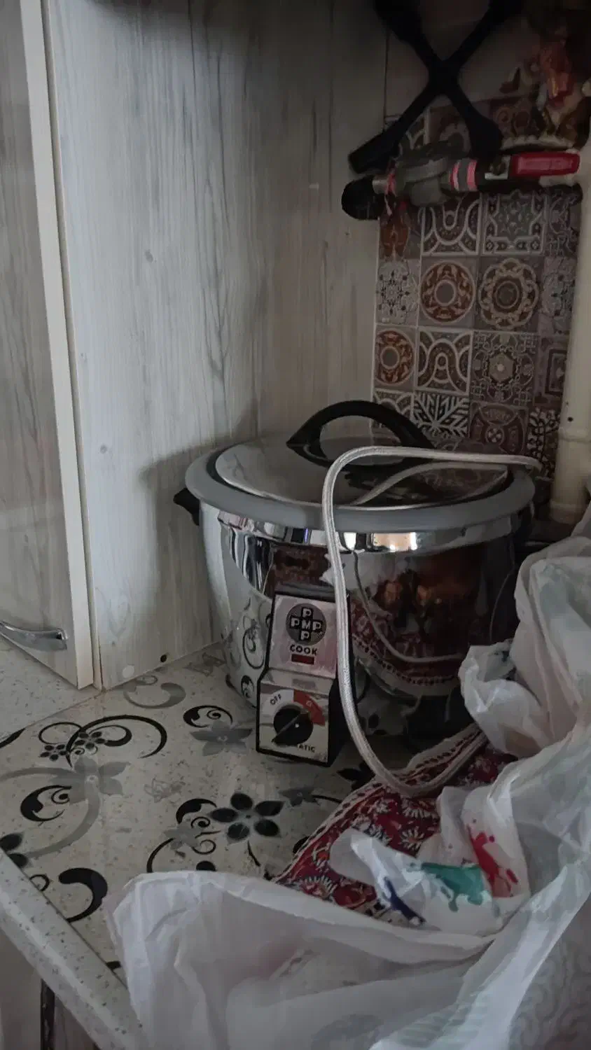 پلوپز|ظروف پخت‌وپز|تبریز, |دیوار