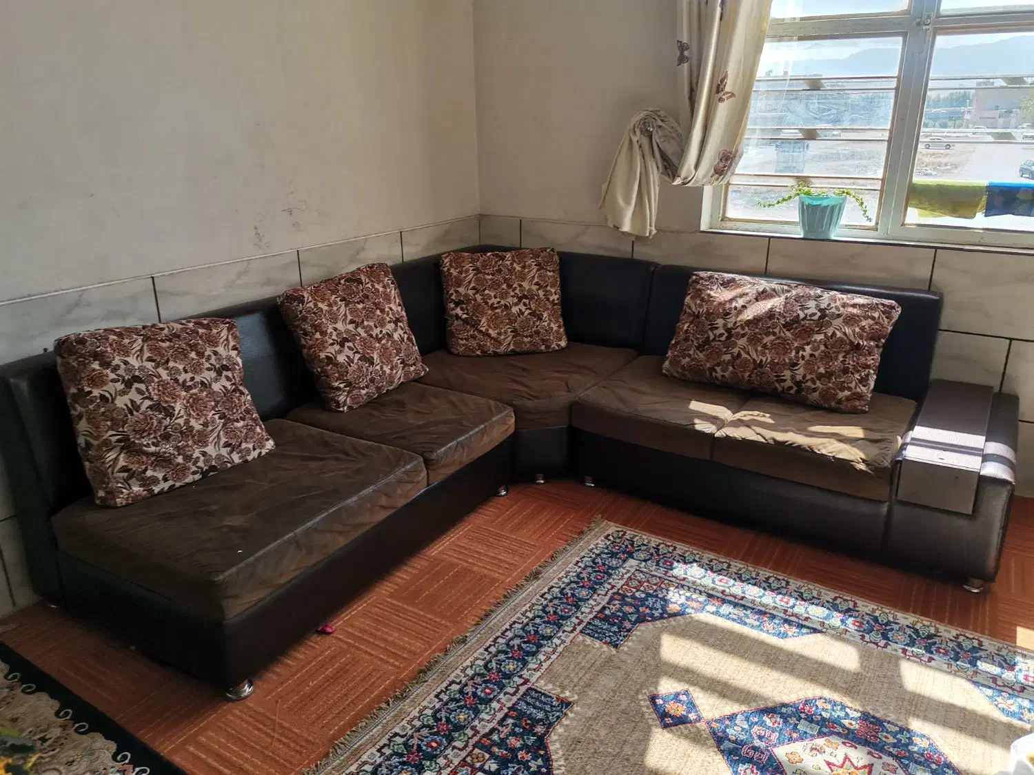 مبل پنج نفره|مبلمان خانگی و میز عسلی|شیراز, کوشک میدان|دیوار