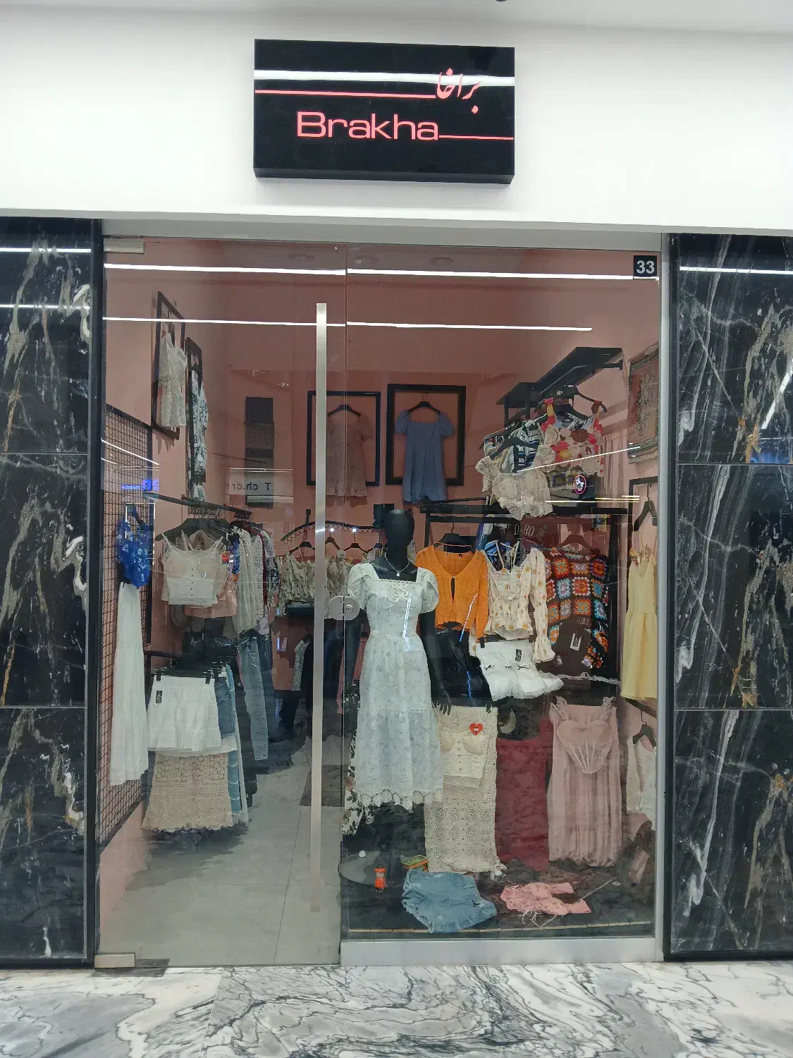 زیما مال ط سوم روبروی پله برقی|اجارهٔ مغازه و غرفه|تهران, صادقیه|دیوار