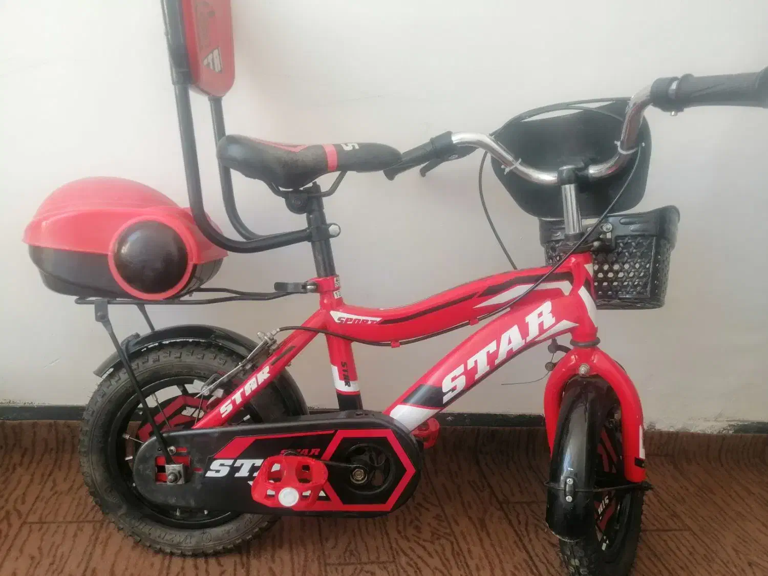 دوچرخه|دوچرخه، اسکیت، اسکوتر|میانه, |دیوار