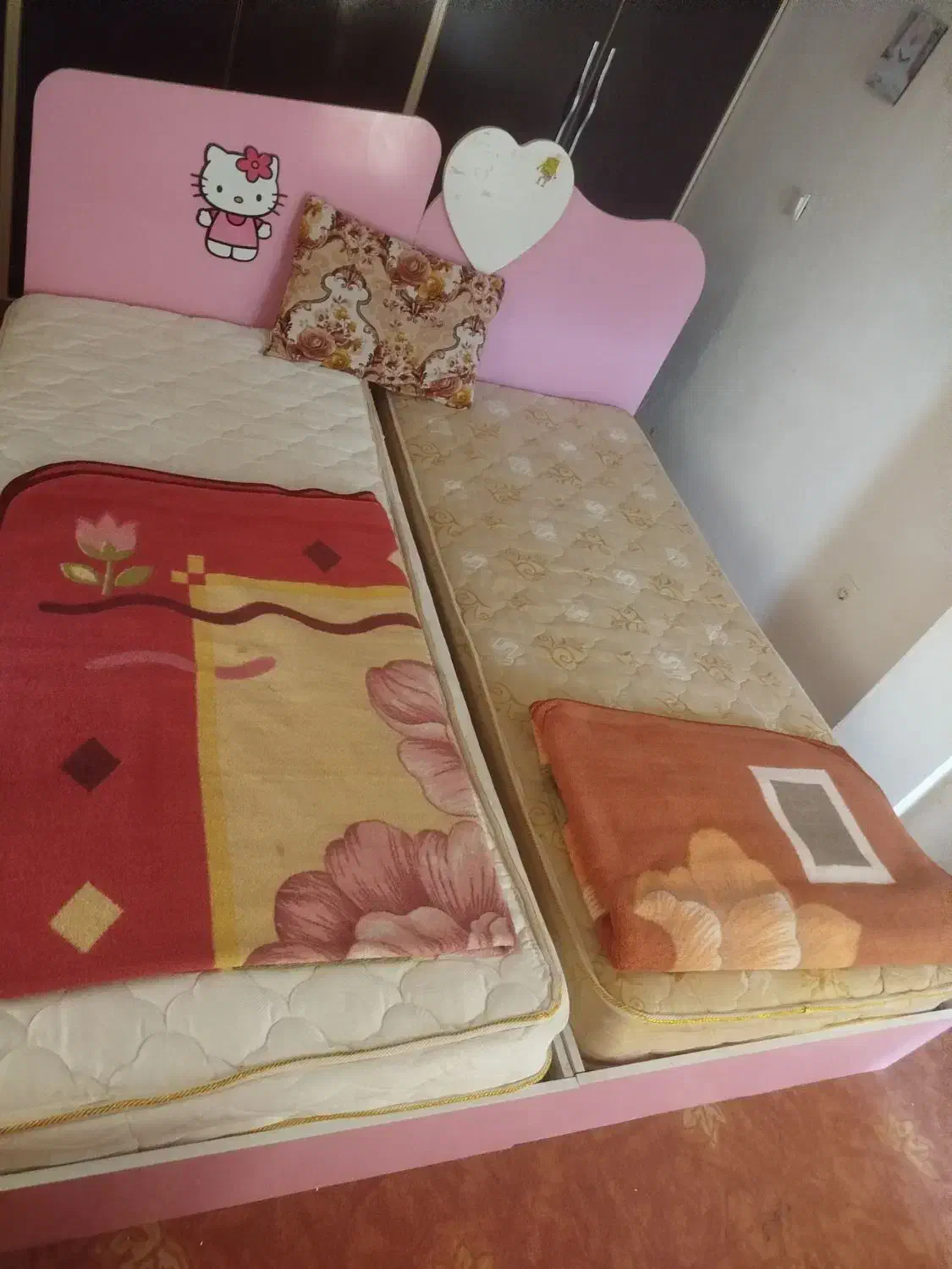 تخت|تشک تختخواب|مبارکه, |دیوار