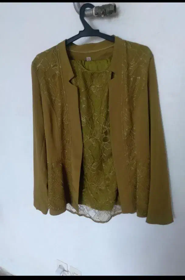 تعدادی لباس مجلسی وخونگی به قیمت پایین|لباس|میانه, |دیوار